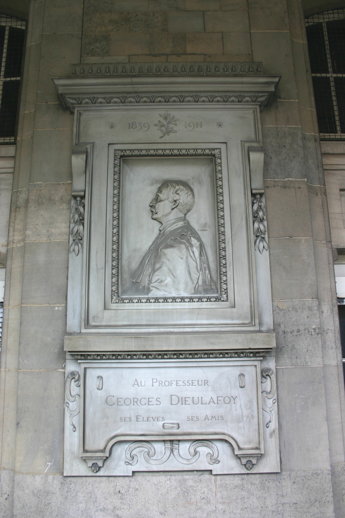 Georges Dieulafoy's memorial tablet, Hôtel-Dieu, Paris (2).JPG